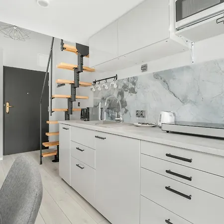 Charming And Modern With Mezzanine In Center By Renters