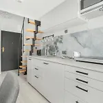 Charming And Modern With Mezzanine In Center By Renters