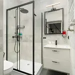 Charming And Modern With Mezzanine In Center By Renters דירה