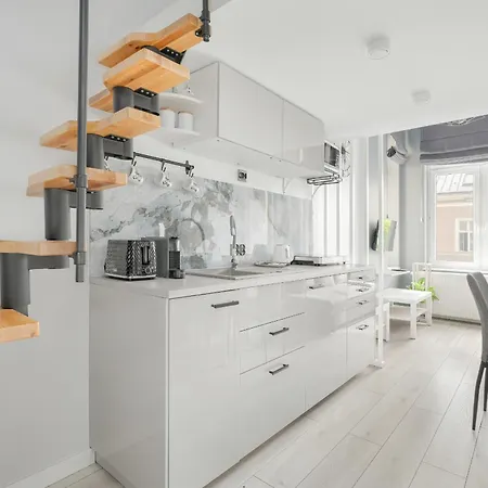 Charming And Modern With Mezzanine In Center By Renters Apartment