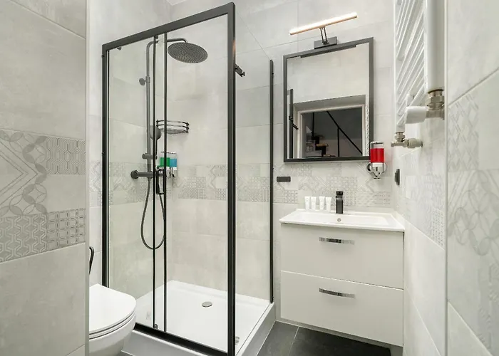 Charming And Modern With Mezzanine In Center By Renters Apartment